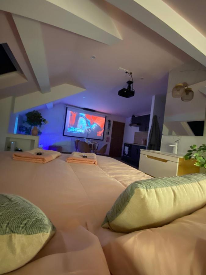 Capsule Color Deluxe Balneo I Ecran Home Cinema I Console De Jeux Trith-Saint-Leger Exterior foto
